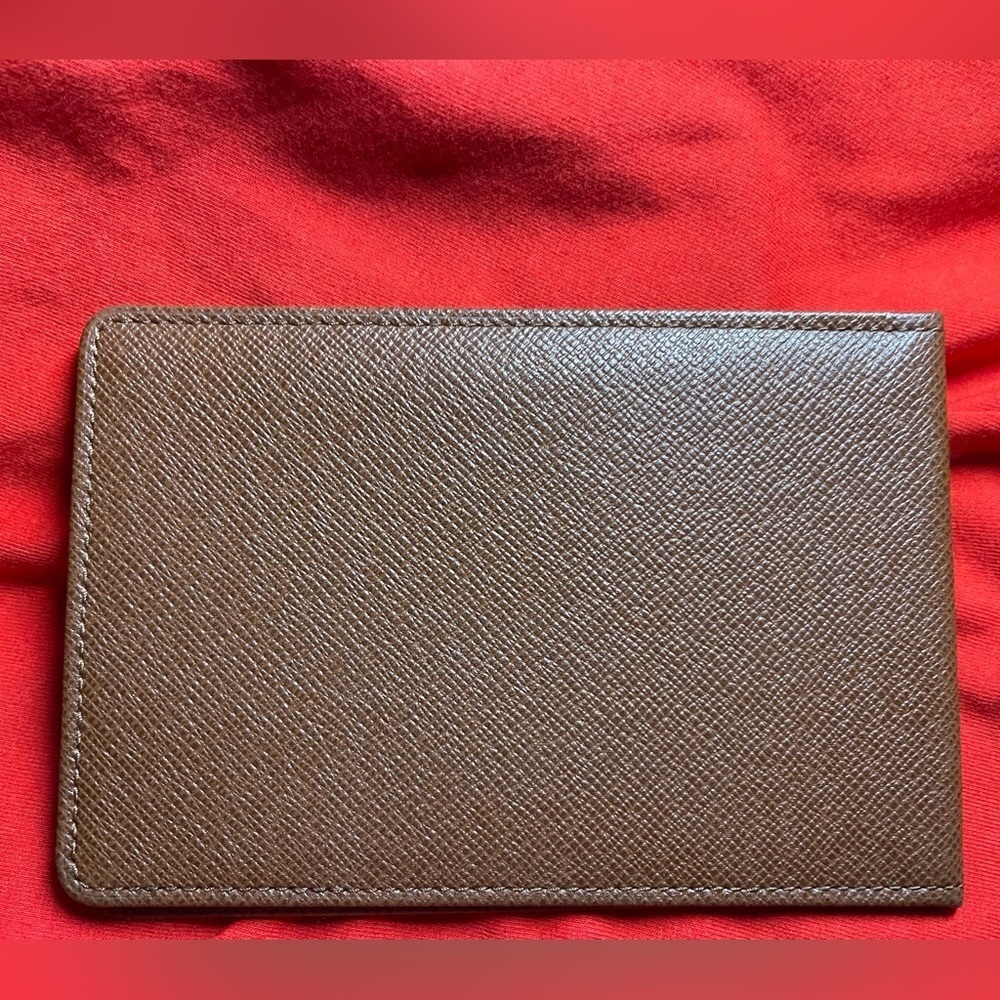 AUTHENTIC LV Taiga Card Holder VG-E condition - Picture 4 of 16